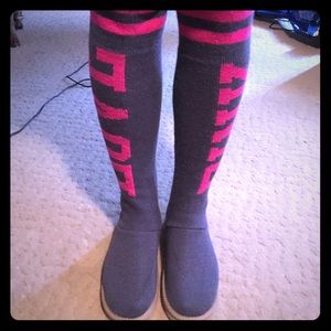 💕💖PINK VS Mukluks shoes💖💕